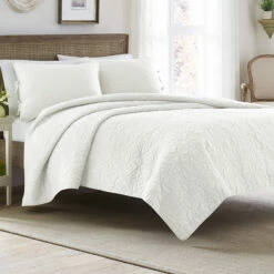 Laura Ashley Felicity White Quilt Set